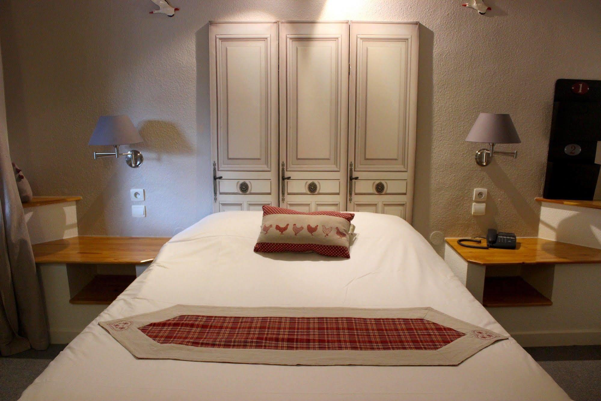 A La Maison Rouge Hotel & Restaurant Barr Esterno foto