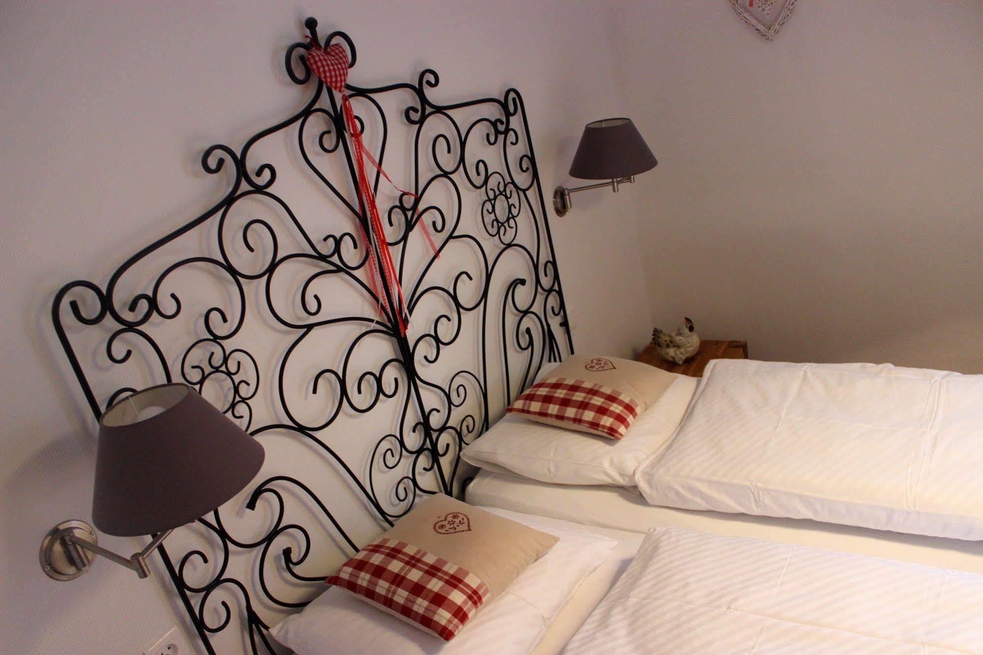 A La Maison Rouge Hotel & Restaurant Barr Esterno foto