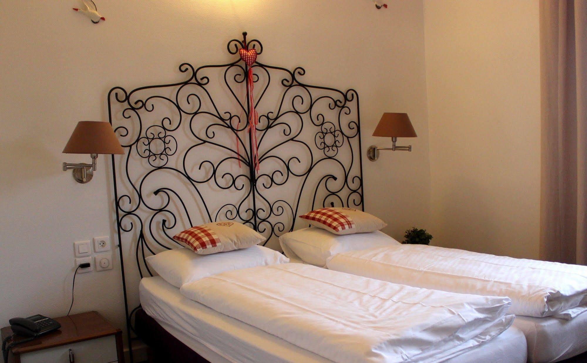 A La Maison Rouge Hotel & Restaurant Barr Esterno foto