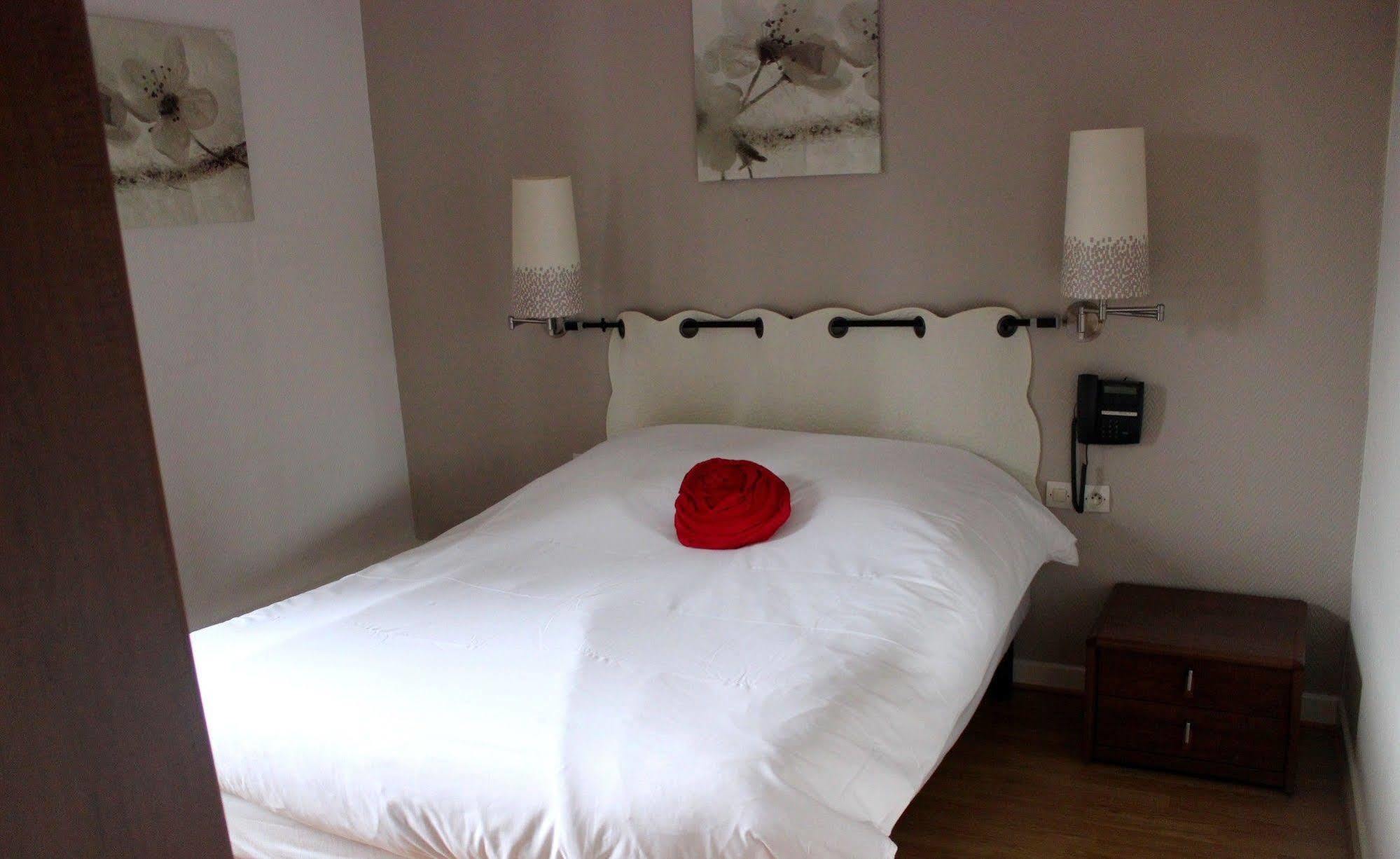 A La Maison Rouge Hotel & Restaurant Barr Esterno foto